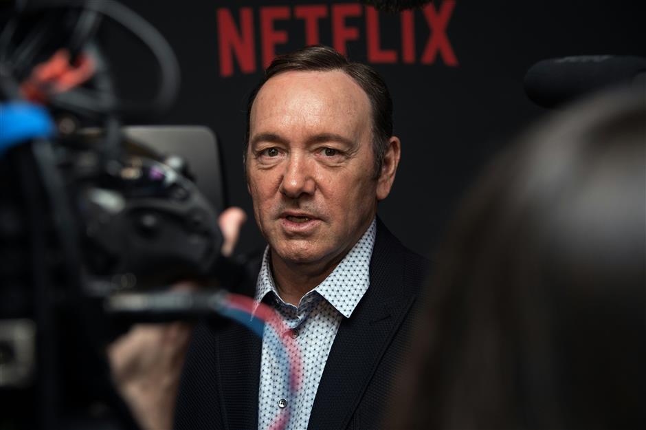 Kevin Spacey comes out as gay, apologizes after misconduct accusation