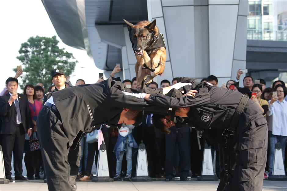 Anti-terrorism and fire drill held at Shanghai World Financial Center