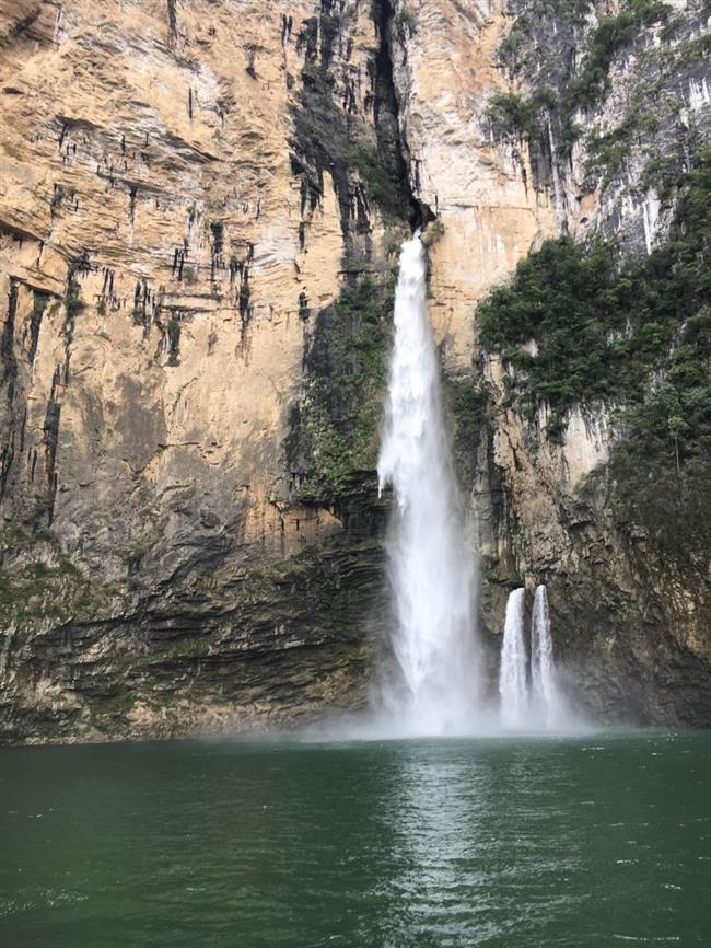 Immersed in the landscape of Chinese ancient legends