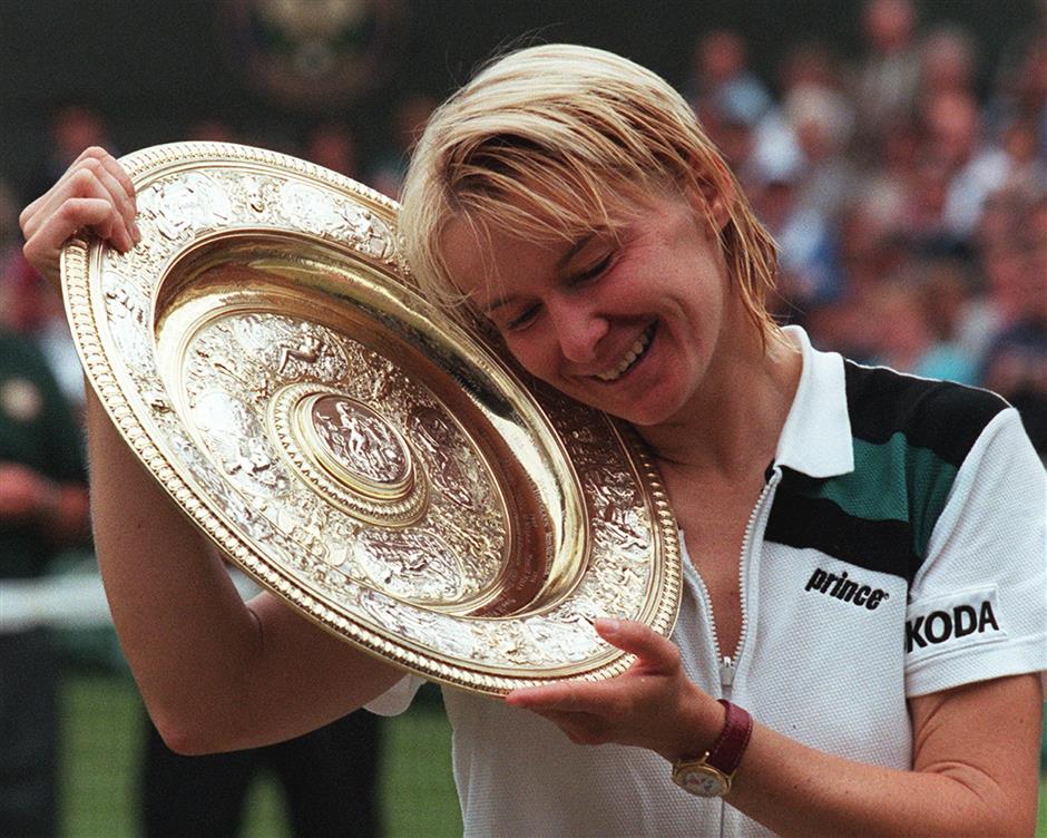 Former Wimbledon champ Novotna dies at 49