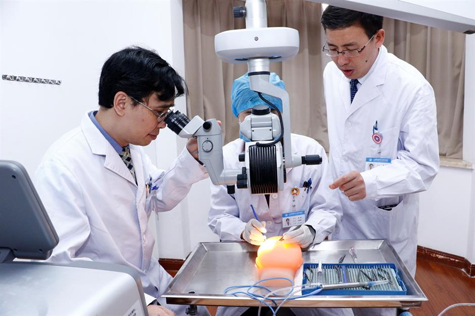 Rural eye doctors learn important surgery in Shanghai