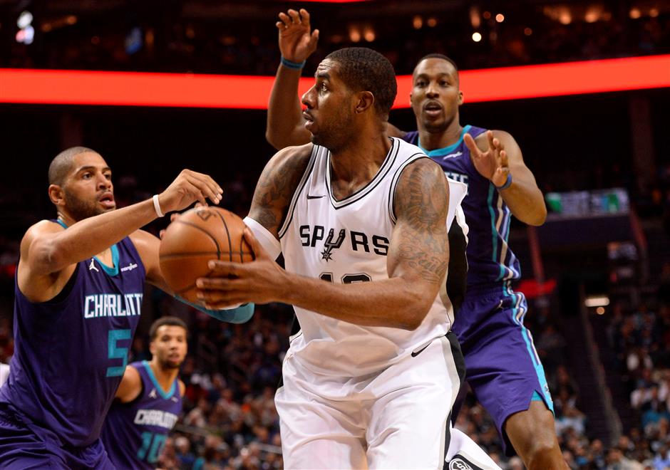 Spurs use stingy defense to down Hornets