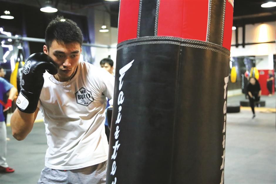 Chop seller enters the ring to prove that boxing is an art