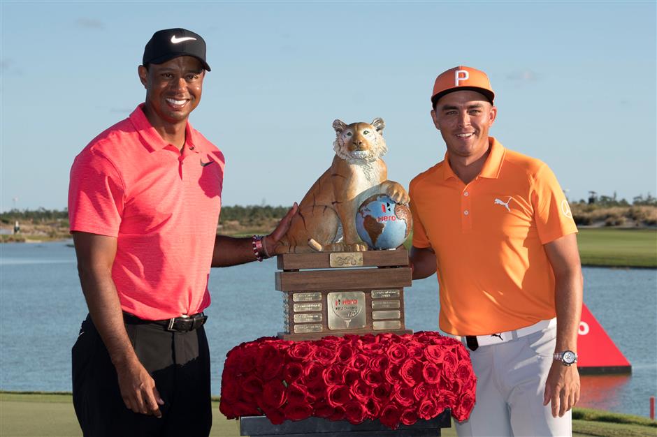 Fowler rallies with 61 to win in Woods' return