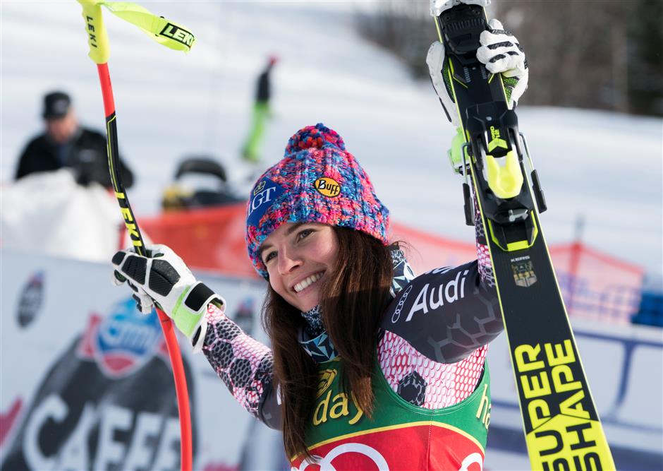 Weirather wins Lake Louise super-G as Vonn fails to finish