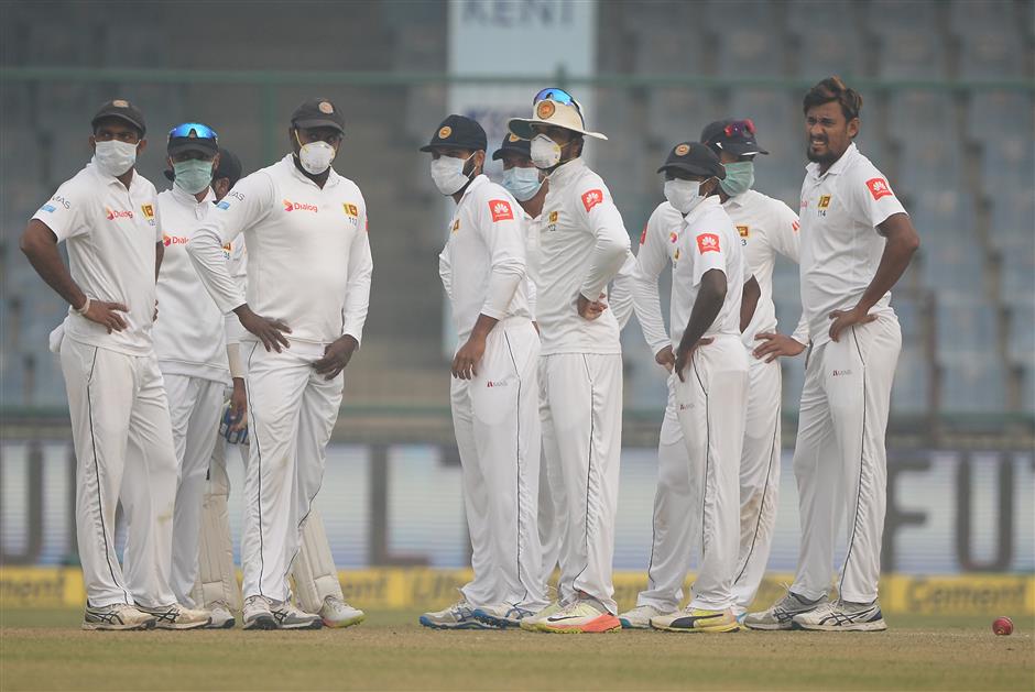 Delhi smog causes players to vomit on field