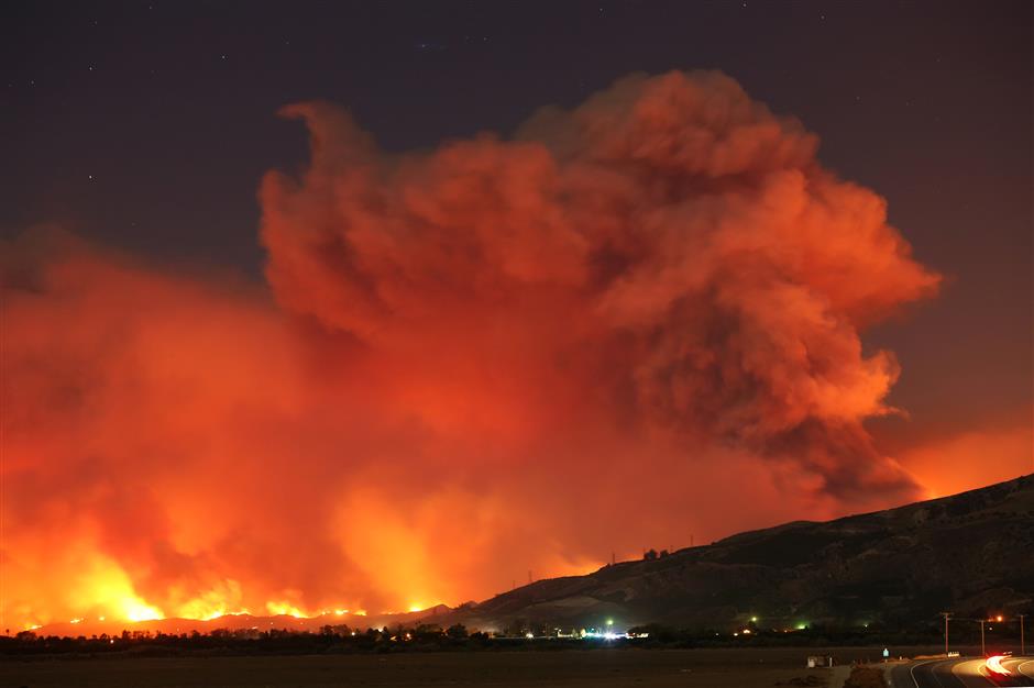 8,000 US homes evacuate on wildfire