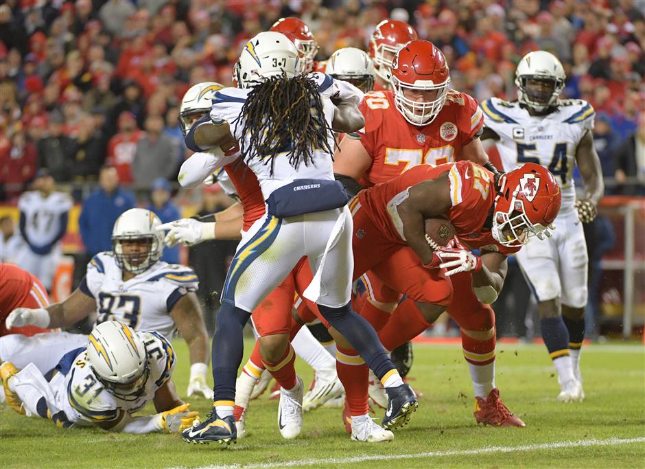 Charged-up Chiefs on a mission, Lions keep playoff hopes alive