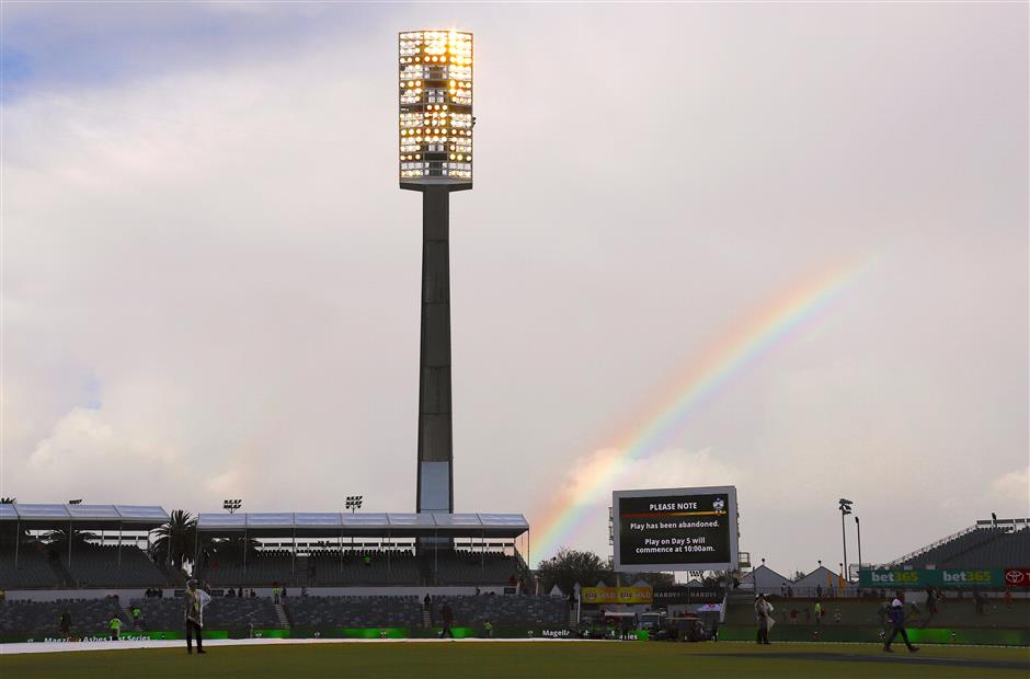 England prays for rain as Australia sniffs Ashes win at WACA