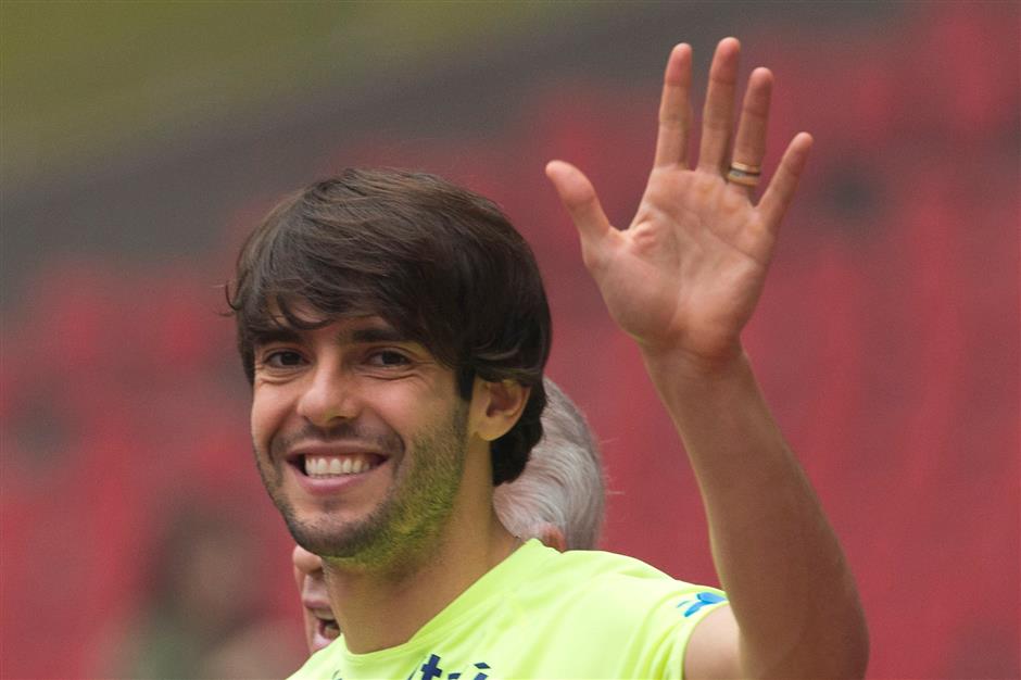 Brazilian star Kaka announces retirement