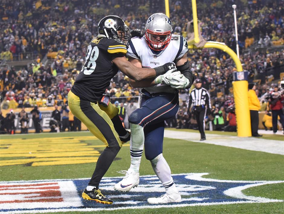 Pats clinch division with wild win over Steelers