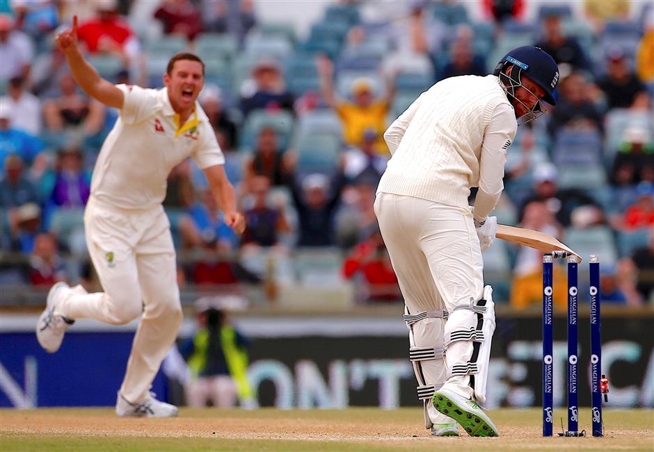 Australia regains Ashes from England