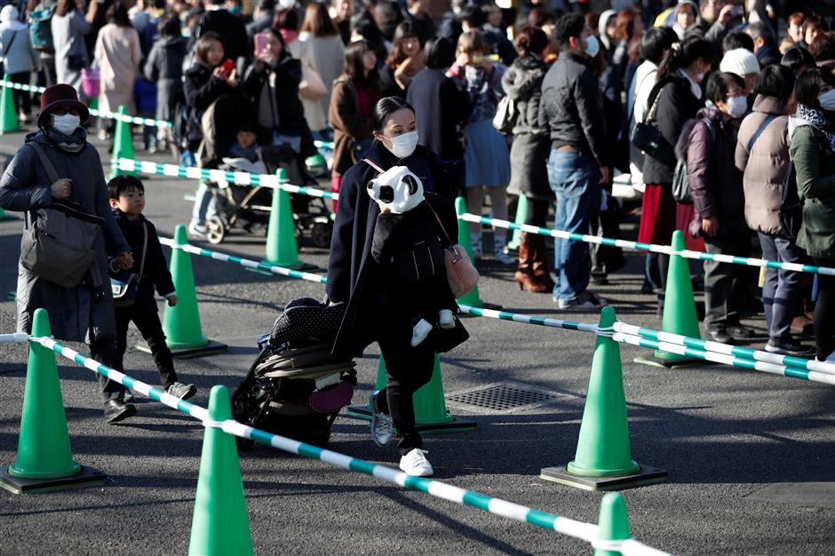 Lucky lottery winners get first peek at Japan's baby panda