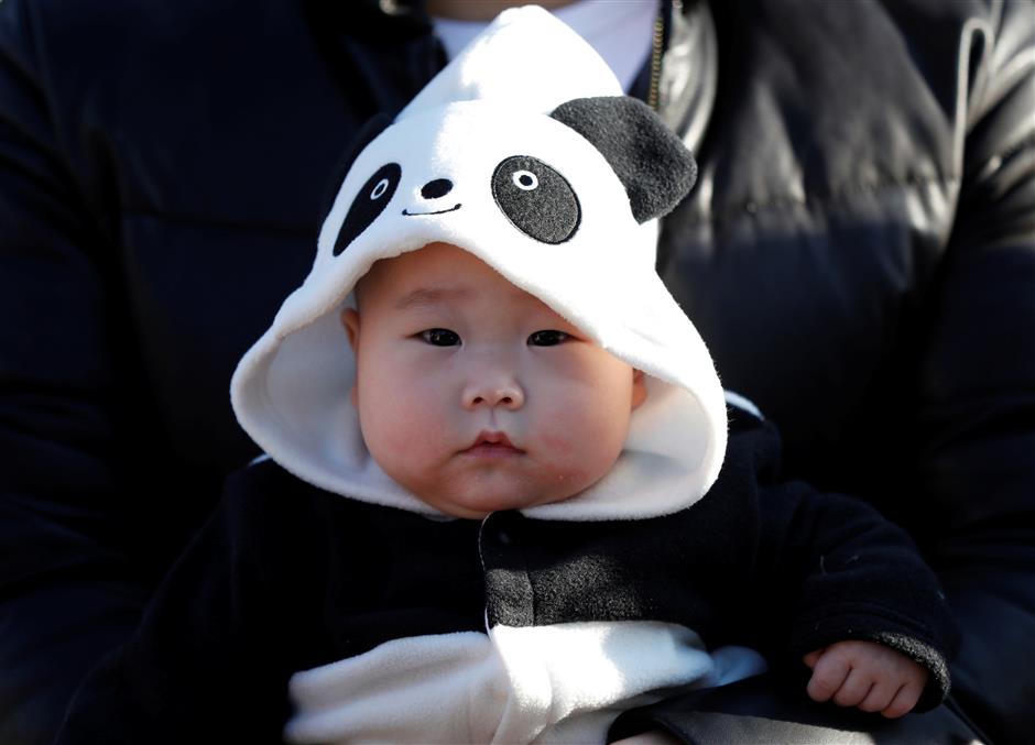 Lucky lottery winners get first peek at Japan's baby panda