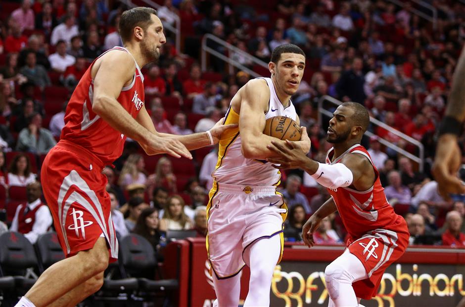 Lakers end Rockets' 14-game win streak