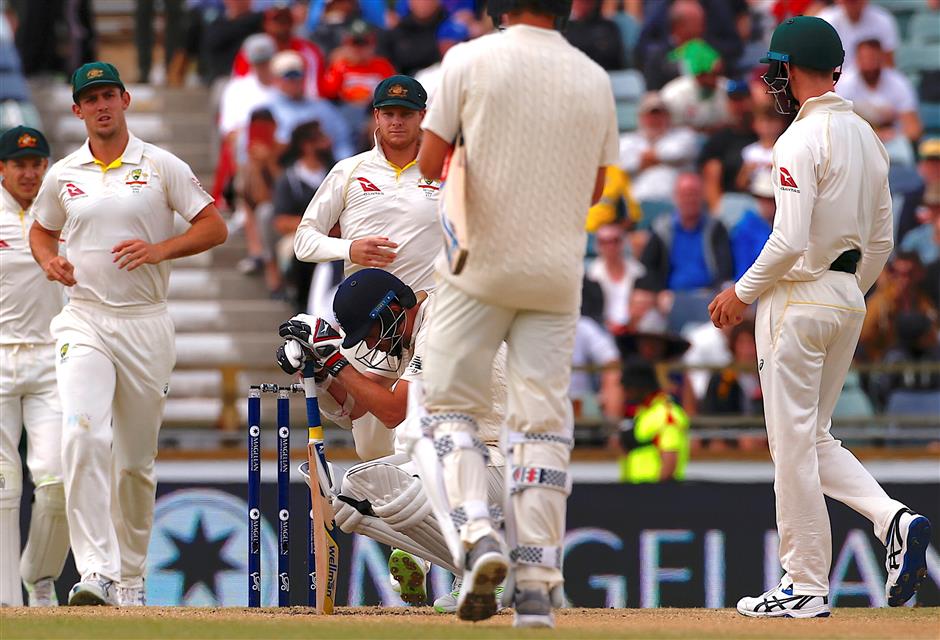 Protect England tail from 'bodyline', Atherton tells umpires