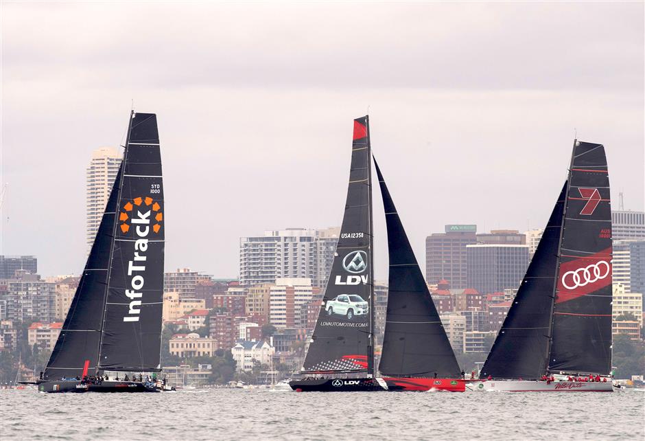 Early drama as Sydney to Hobart fleet race to break record