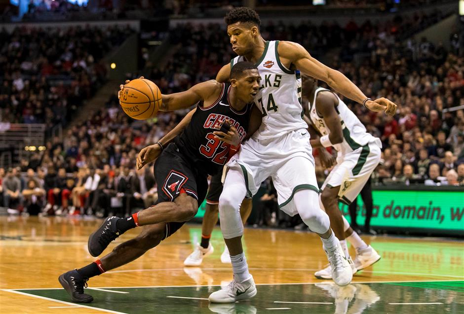 Mirotic comes off the bench to power Bulls over Bucks in Milwaukee