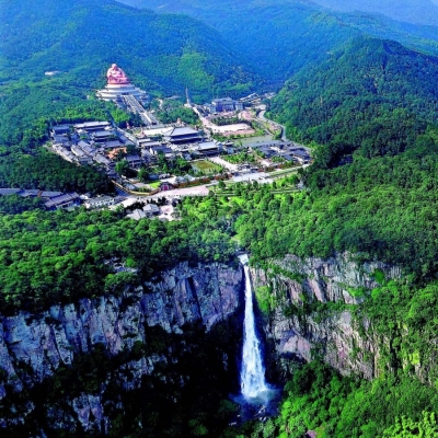 A spiritual journey up Xuedou Mountain