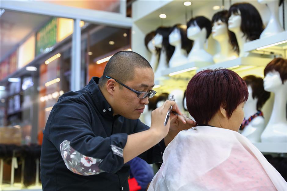 Barber puts a smile on the faces of cancer patients