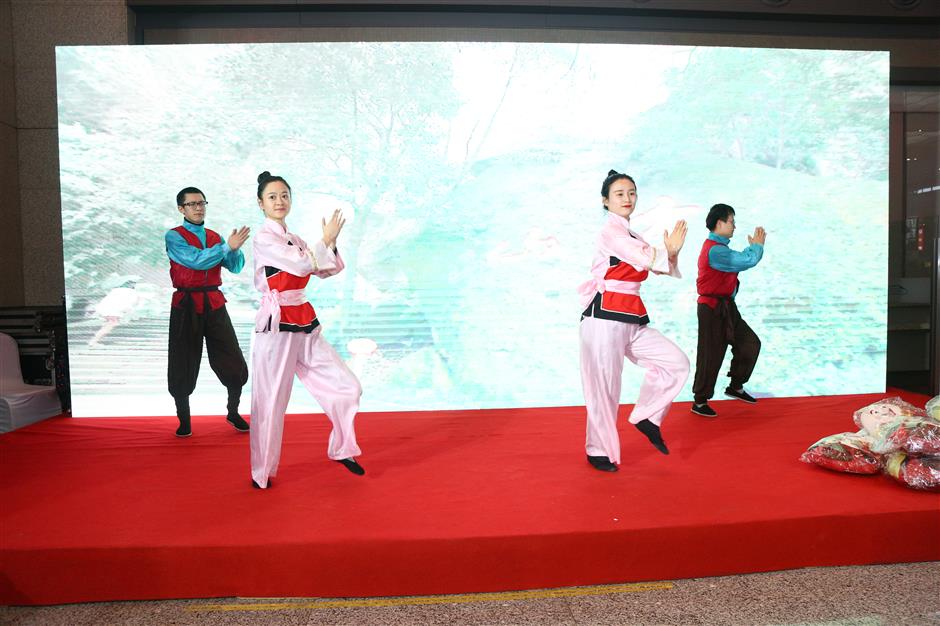 Zhejiang's tourism riches showcased at Hongqiao railway station