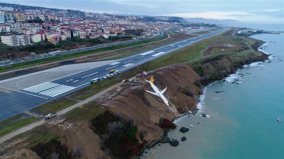 Plane meters from falling into sea