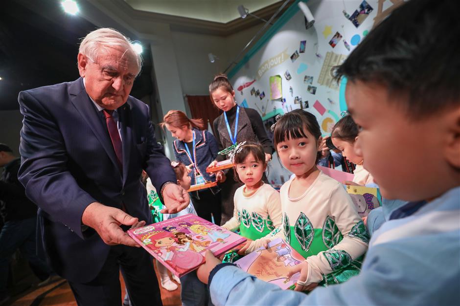 Former French Prime Minister visits local kindergarten