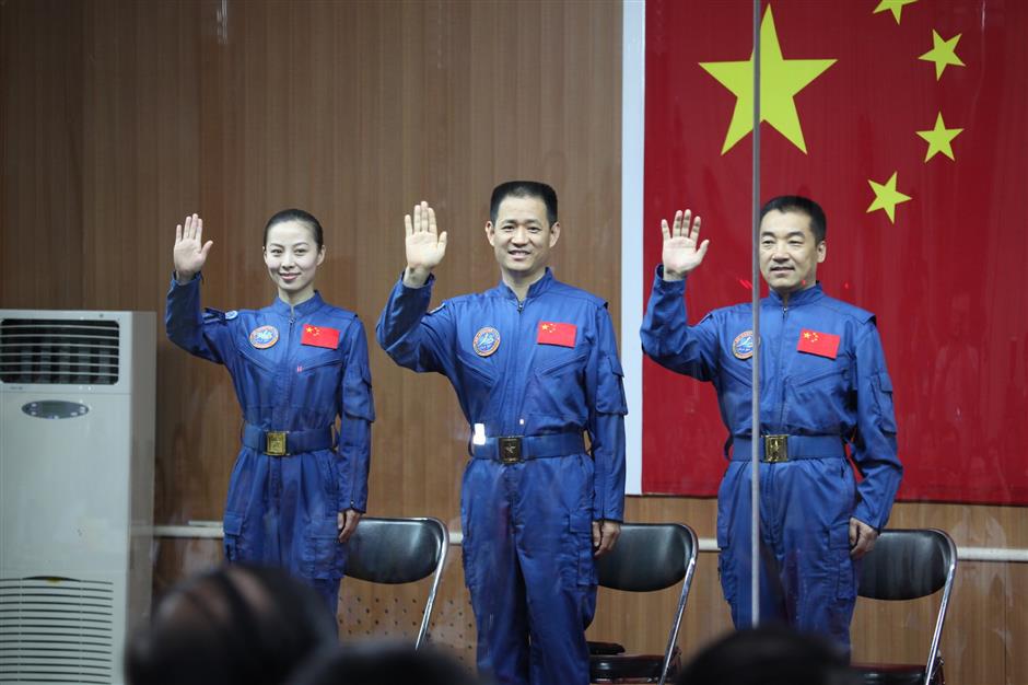 The making of heroes - the women and men of China's space program