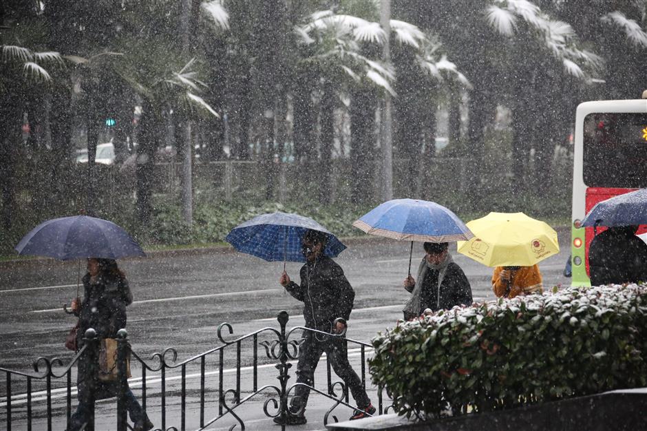 More snow on the way as Shanghai airports face delays