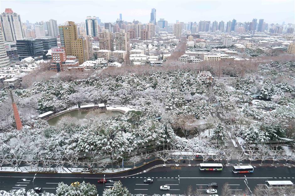 Snow-covered city a rare treat for Shanghai residents