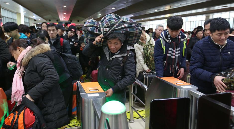 First extra train for Spring Festival leaves ahead of travel peak