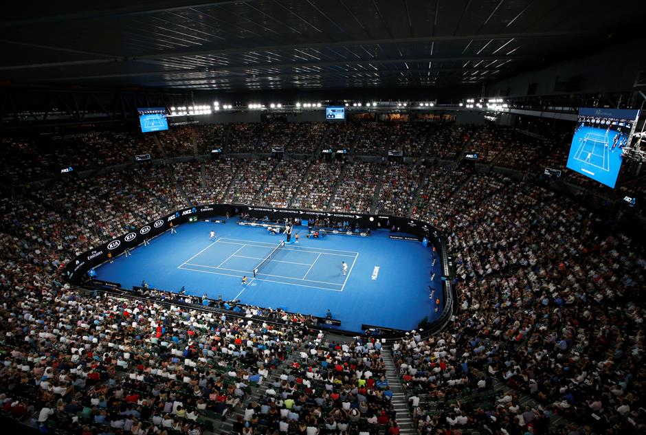 Closed roof for Australian Open final draws flak