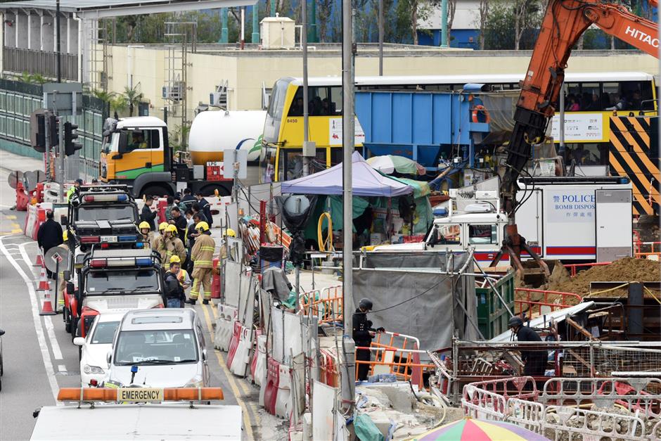 Police defuse bomb in downtown HK