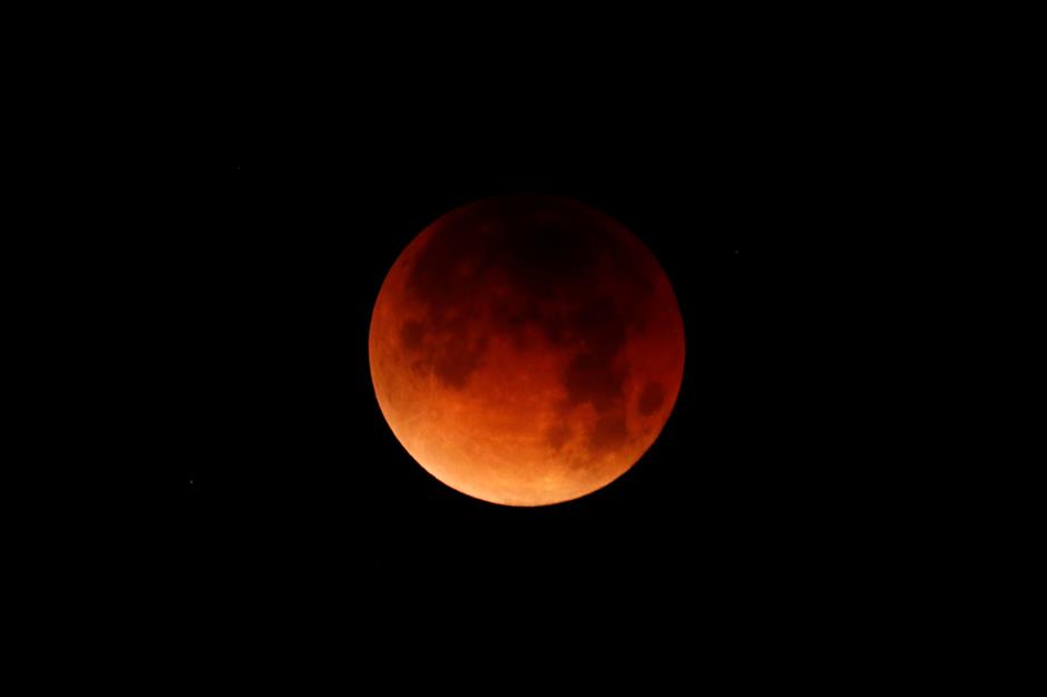 Lunar showstopper: Super blue blood moon awes and wows