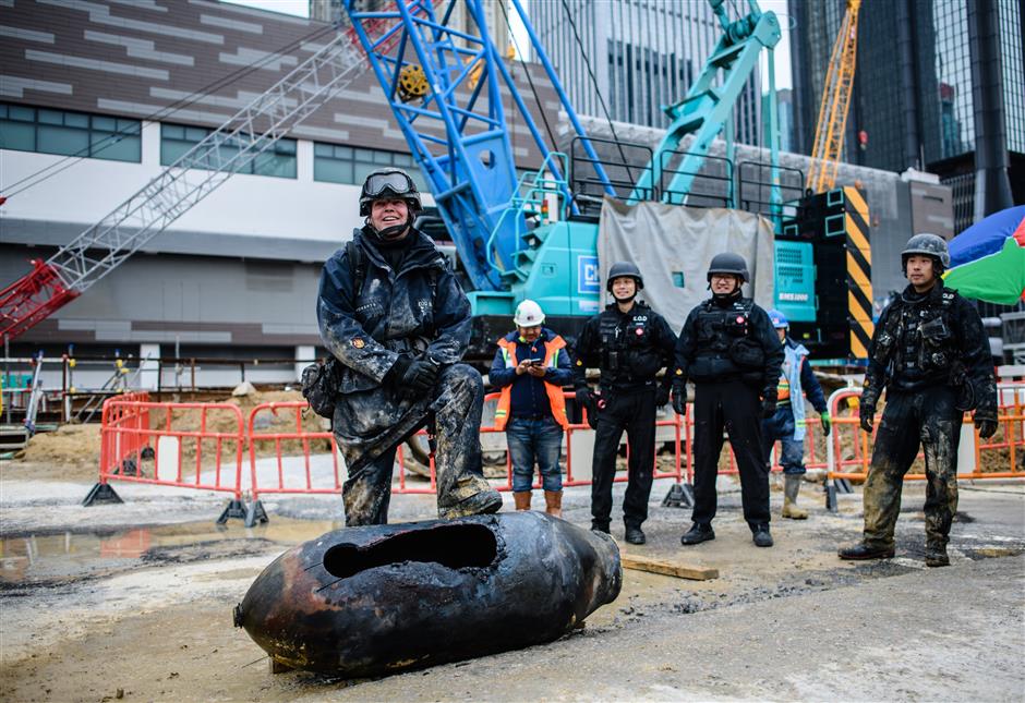 Wartime bomb defused after 4,000 evacuated in HK