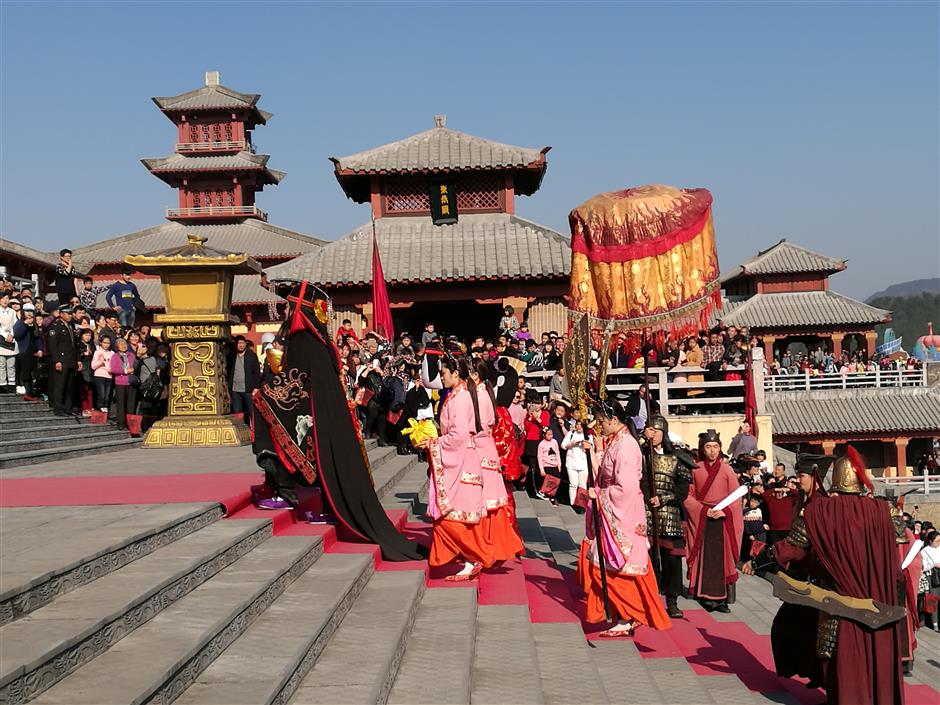 Spring Festival reliving ancient customs and bridging a generation gap