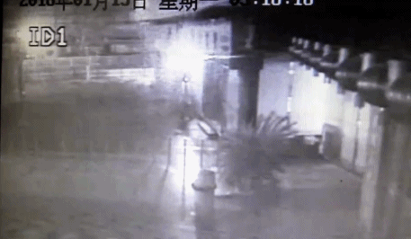 Suspect attempting at gold store theft detained