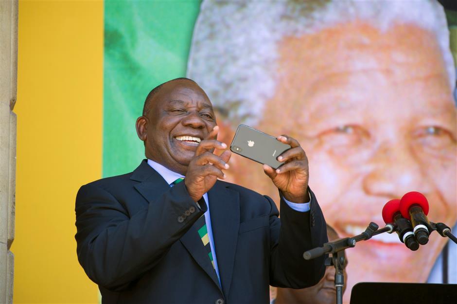 Zuma's deputy stands ready to replace scandal-hit leader