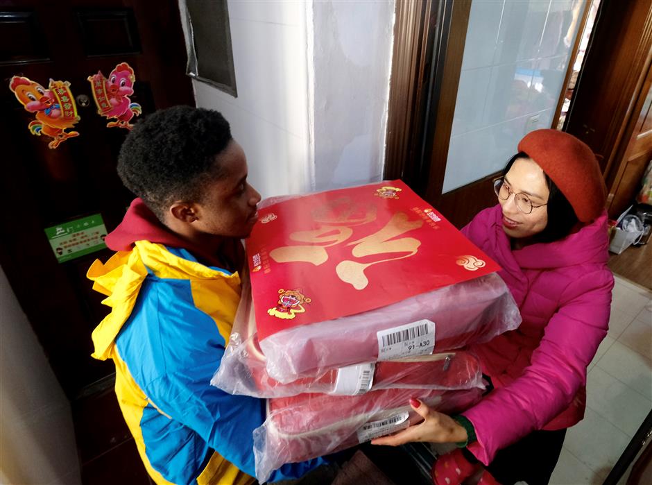 Foreign students to deliver parcels during Spring Festival