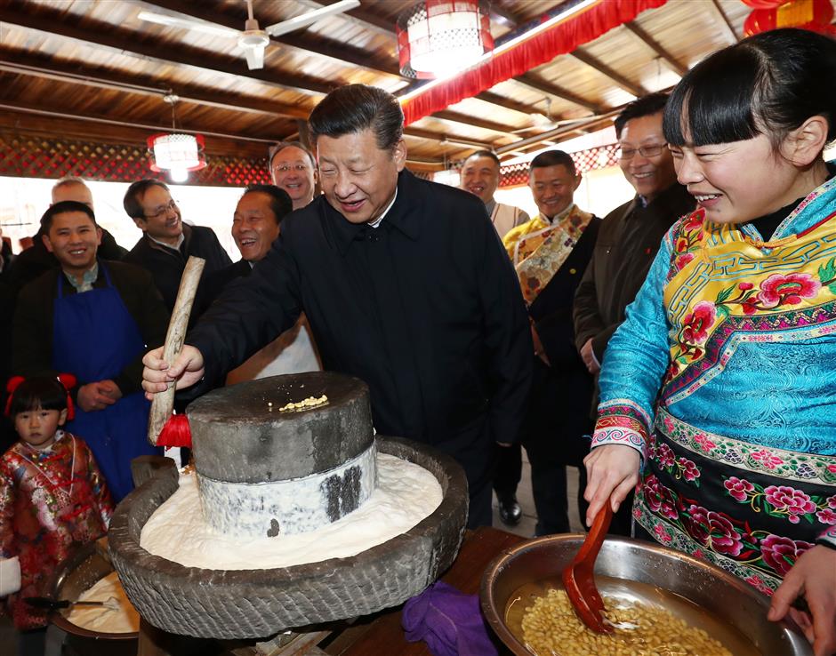 Xi helps cook as he visits county struck by quake