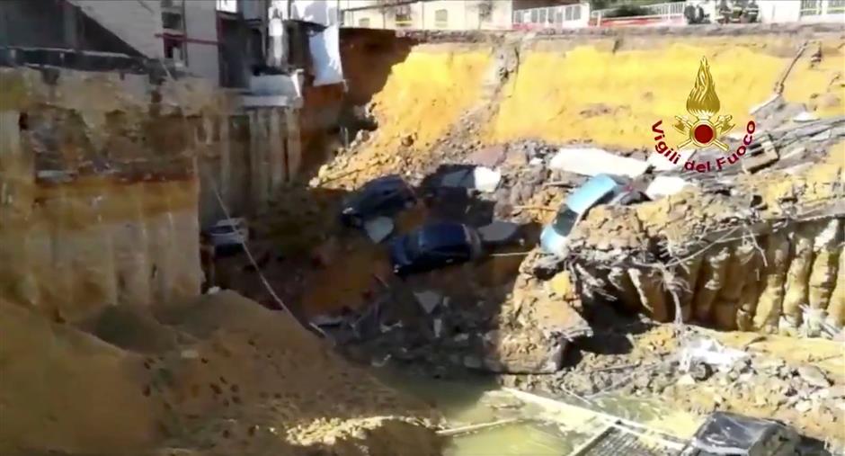 Huge sinkhole on Rome street swallows half-dozen cars