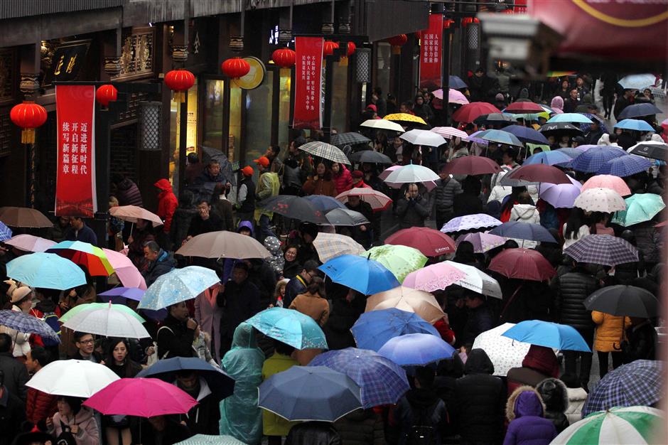 Cold front to chill China as rain lingers in the south