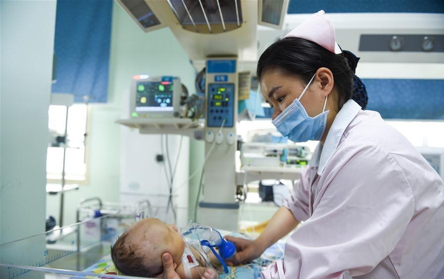 Neonatology doctors, nurses on call during Spring Festival in SW China