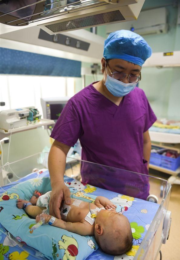 Neonatology doctors, nurses on call during Spring Festival in SW China