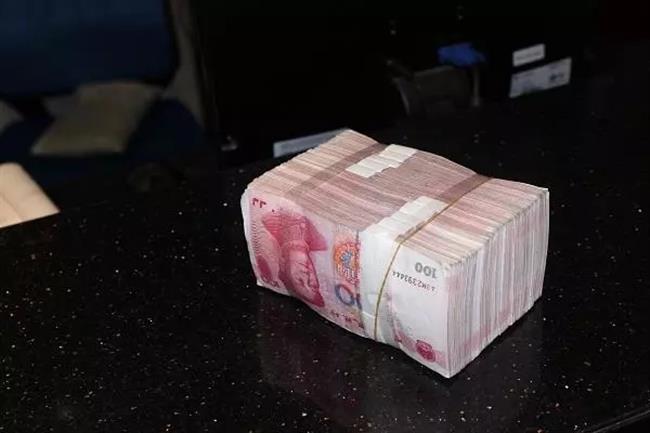 Strangers help collect 193,000 yuan in missing cash