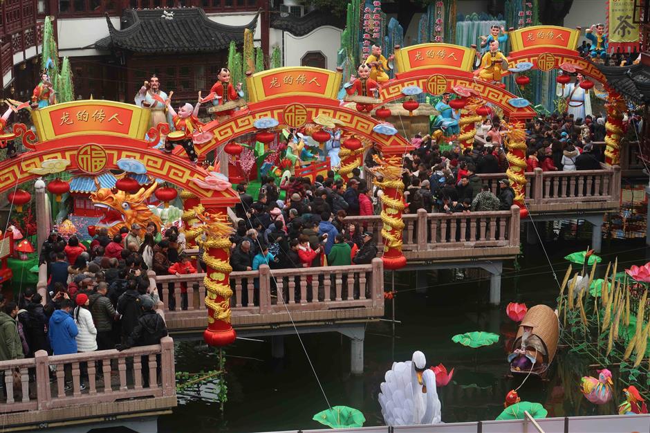 Tech helps new generation enjoy traditional holiday