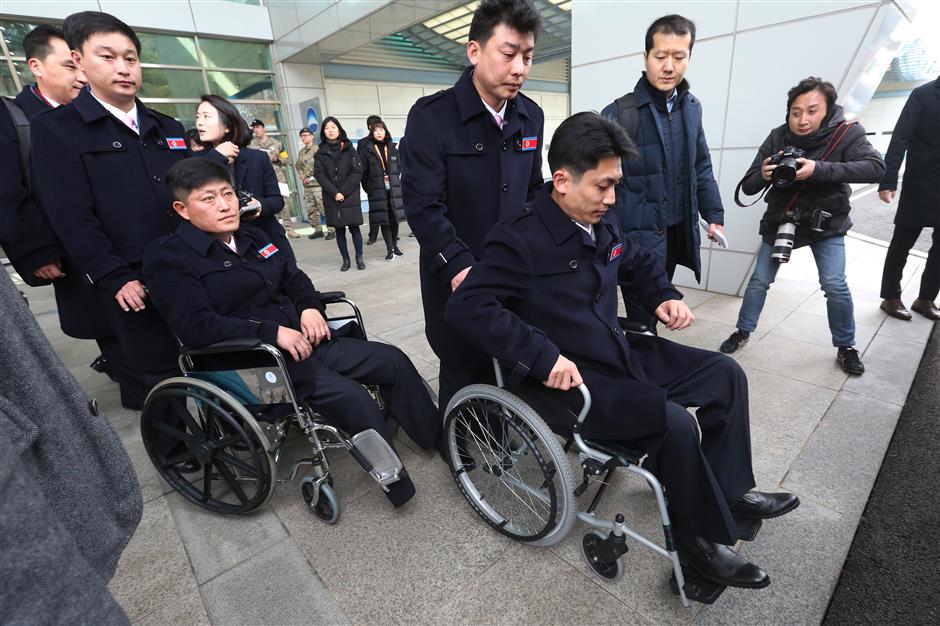 DPRK athletes cross land border to S.Korea for Winter Paralympics