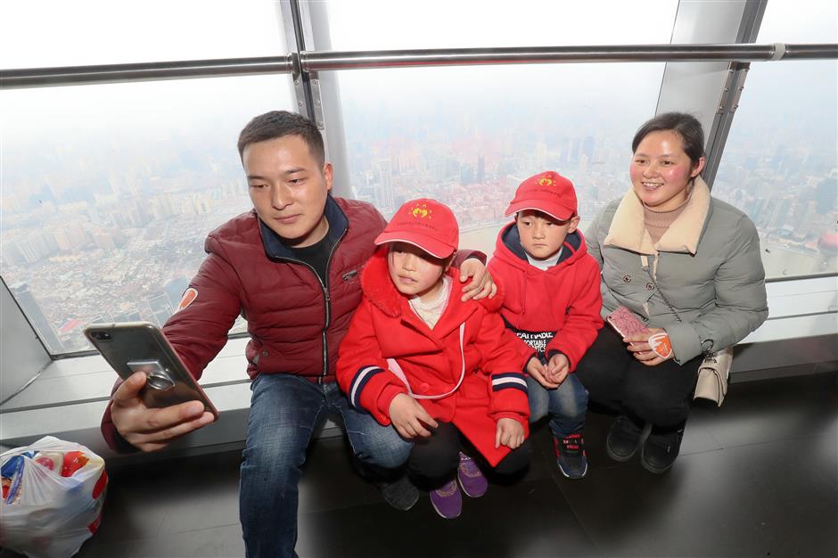 'Left-behind children' reunite  with parents in Shanghai