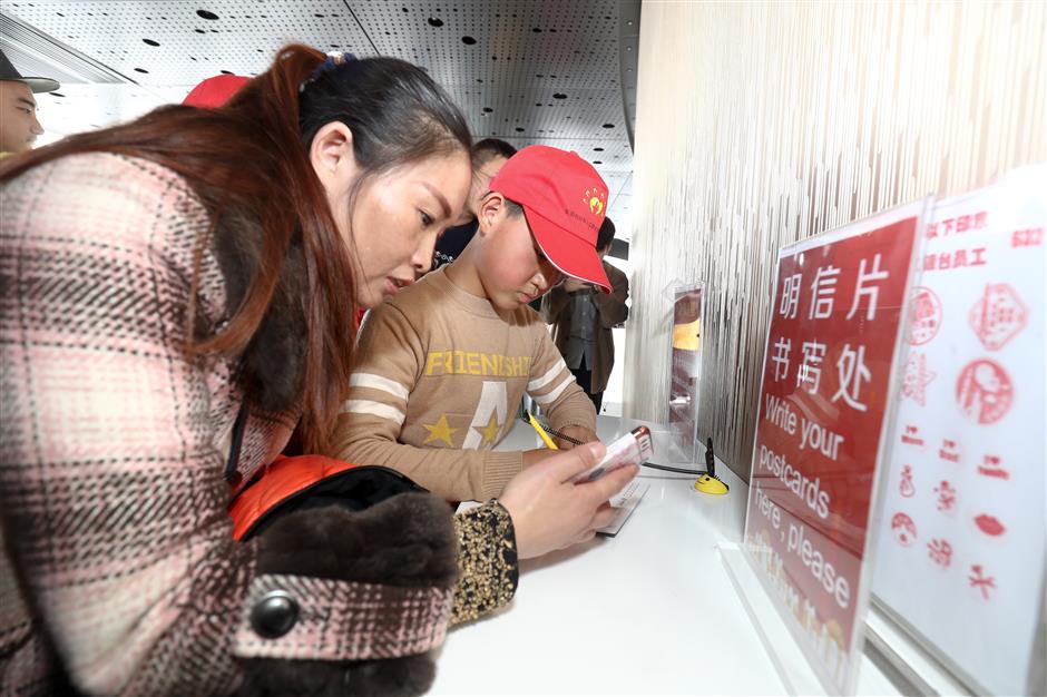 'Left-behind children' reunite  with parents in Shanghai