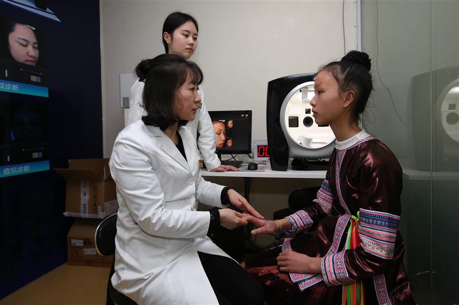 Guizhou teen to receive free facial burns surgery